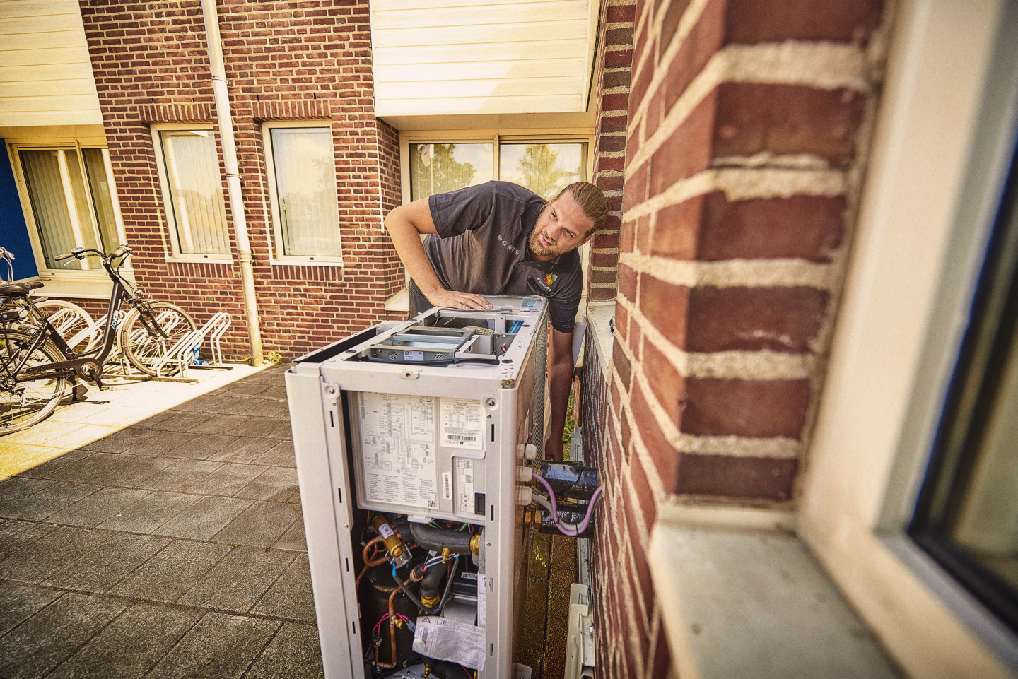 Installatie warmtepomp buiten unit