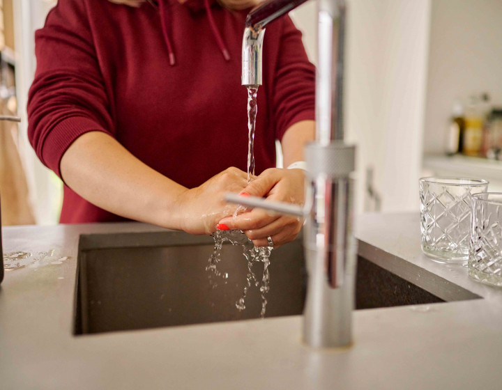 Handen wassen warm water