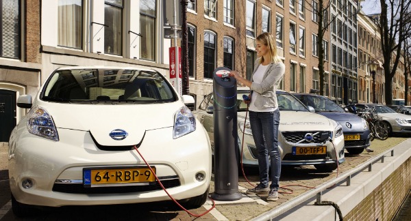 Elektrisch rijden oplaadpunt voor bedrijf