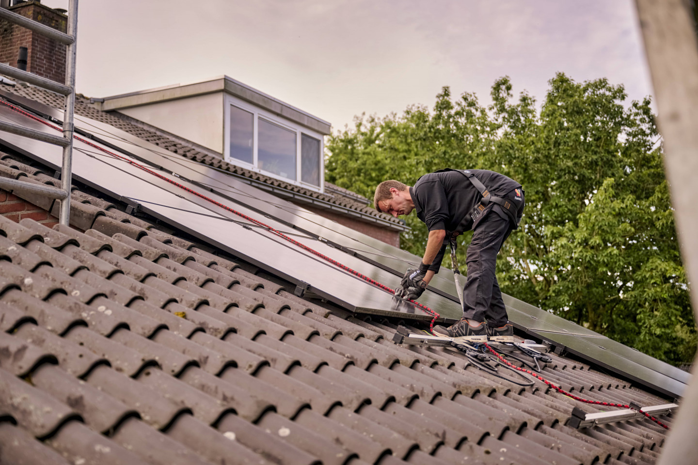 Zonnepanelen installatie schuindak 2