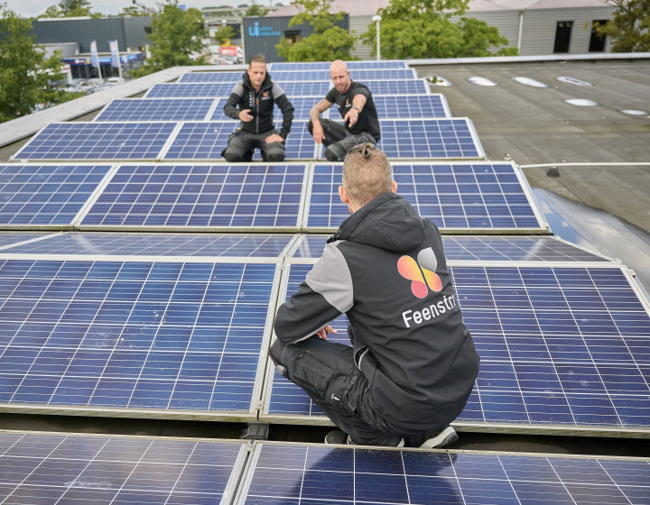 Feenstra monteurs check op zonnepanelen